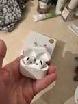 Apple AirPods 4