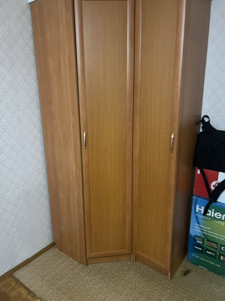 Угловой шкаф и комод