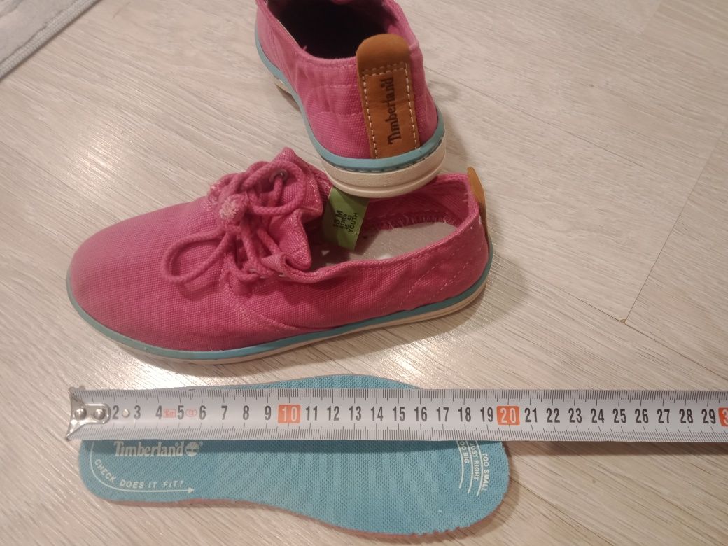 Продам обувь для девочки. Timberland.