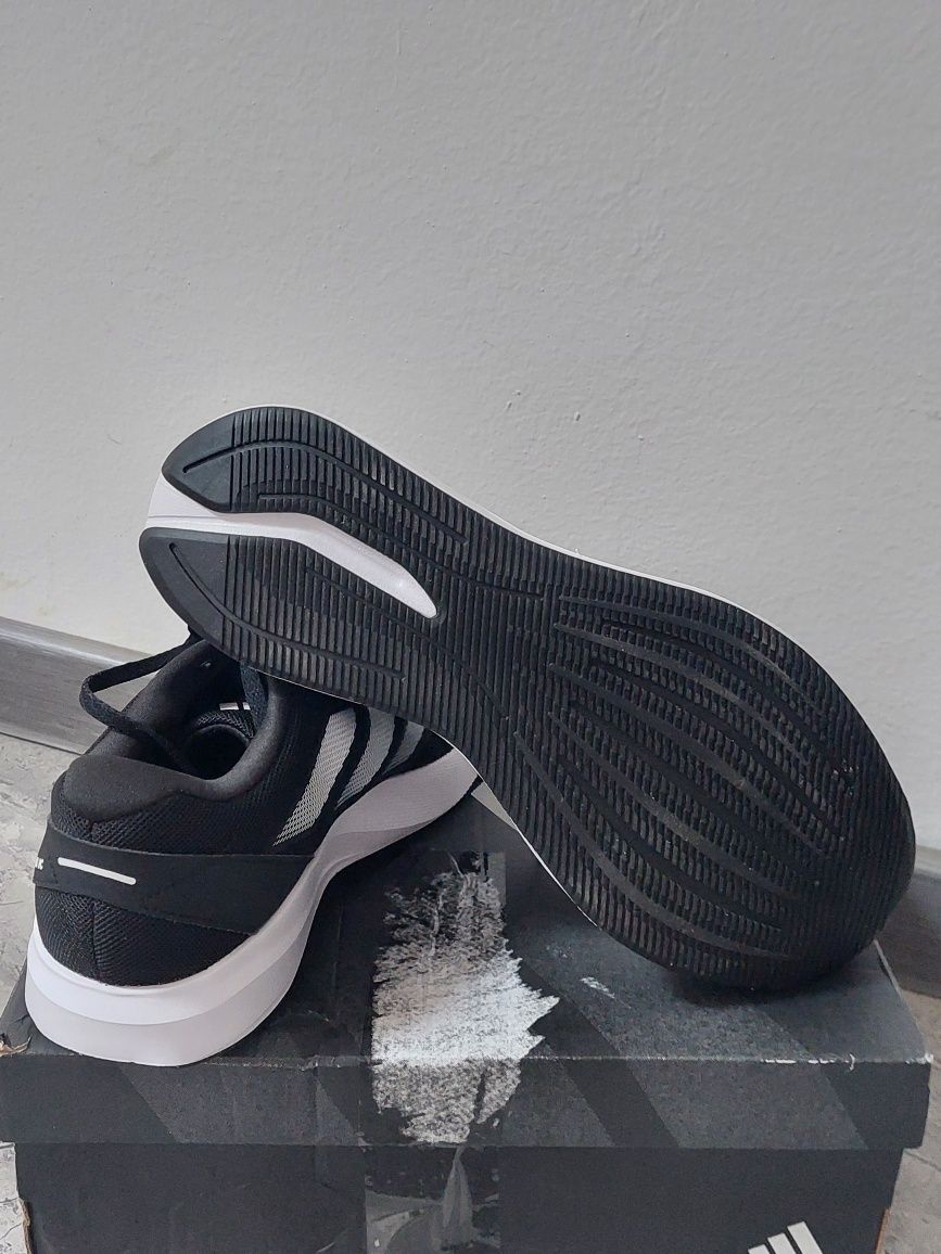 Новые кроссовки Adidas Duramo RC W — 41 размер (RU)
Цена: 32 000 ₸

Пр