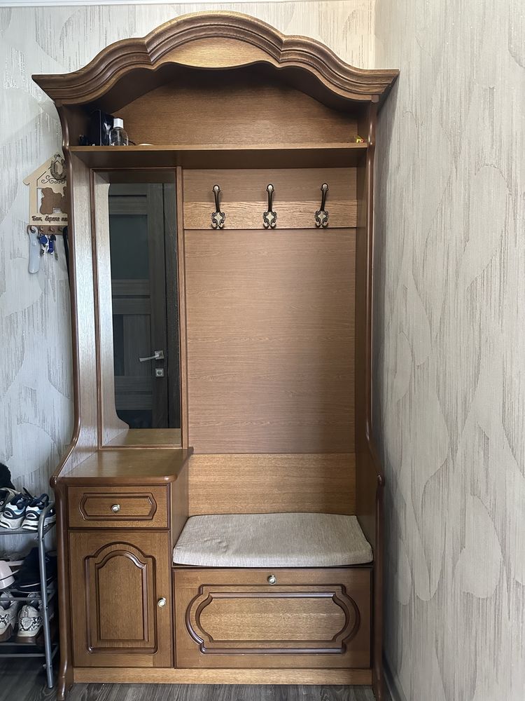 Продам шкаф в прихожую