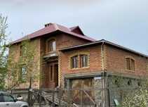 Продам 2х этажный дом 23 мкрн ул.Журбы.S=245 кв.м.Участок 12 соток