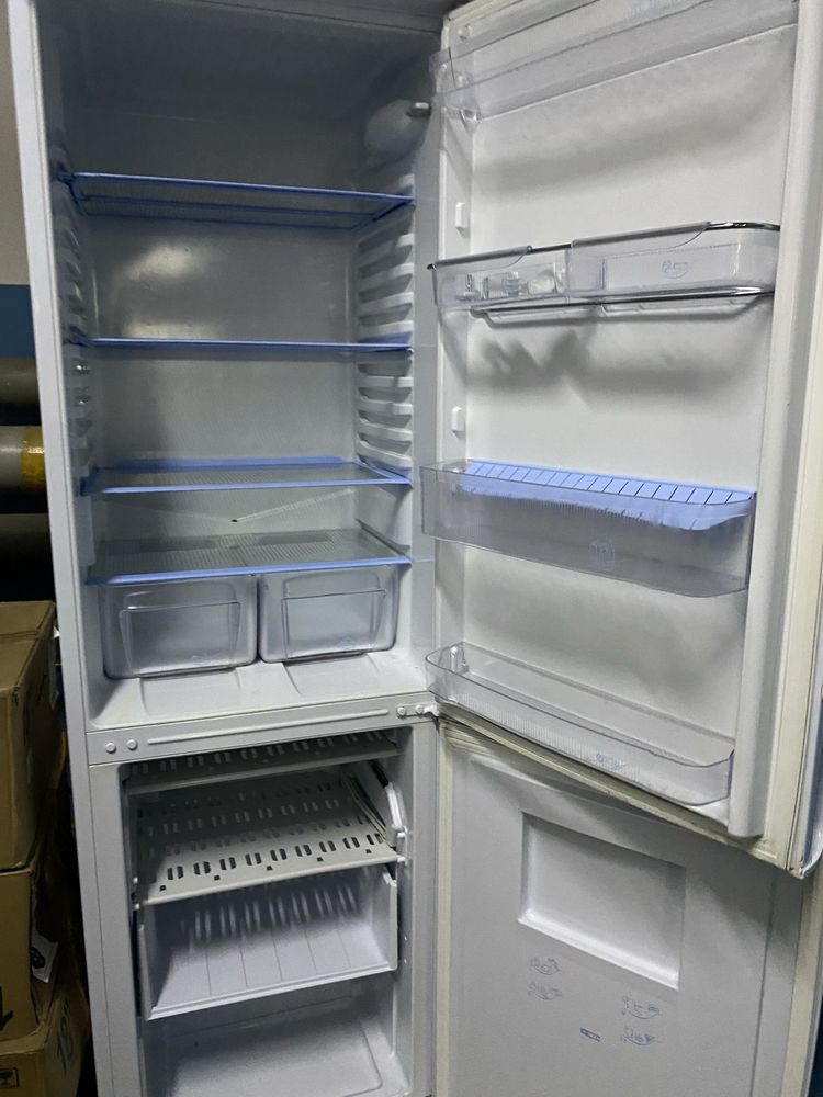 Продам холодильник  INDESIT двухкамерный