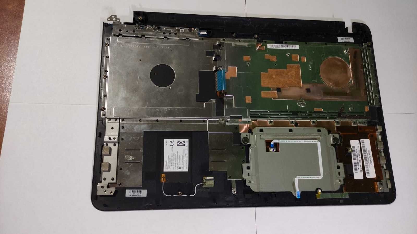 Топкейс: клавиатура с подсветкой + тачпад. Ноутбук Sony Vaio SVF152