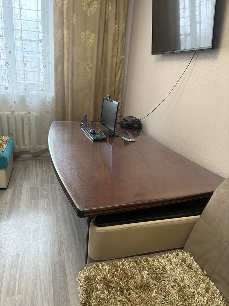 Продам  офисный стол