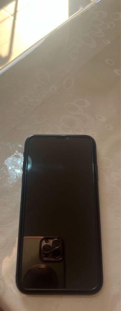 Продам Айфон 11