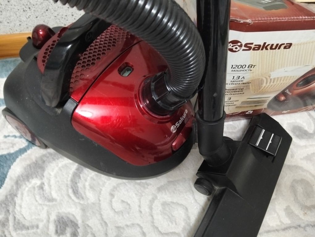 Продается пылесос Sakura , в отличном состоянии