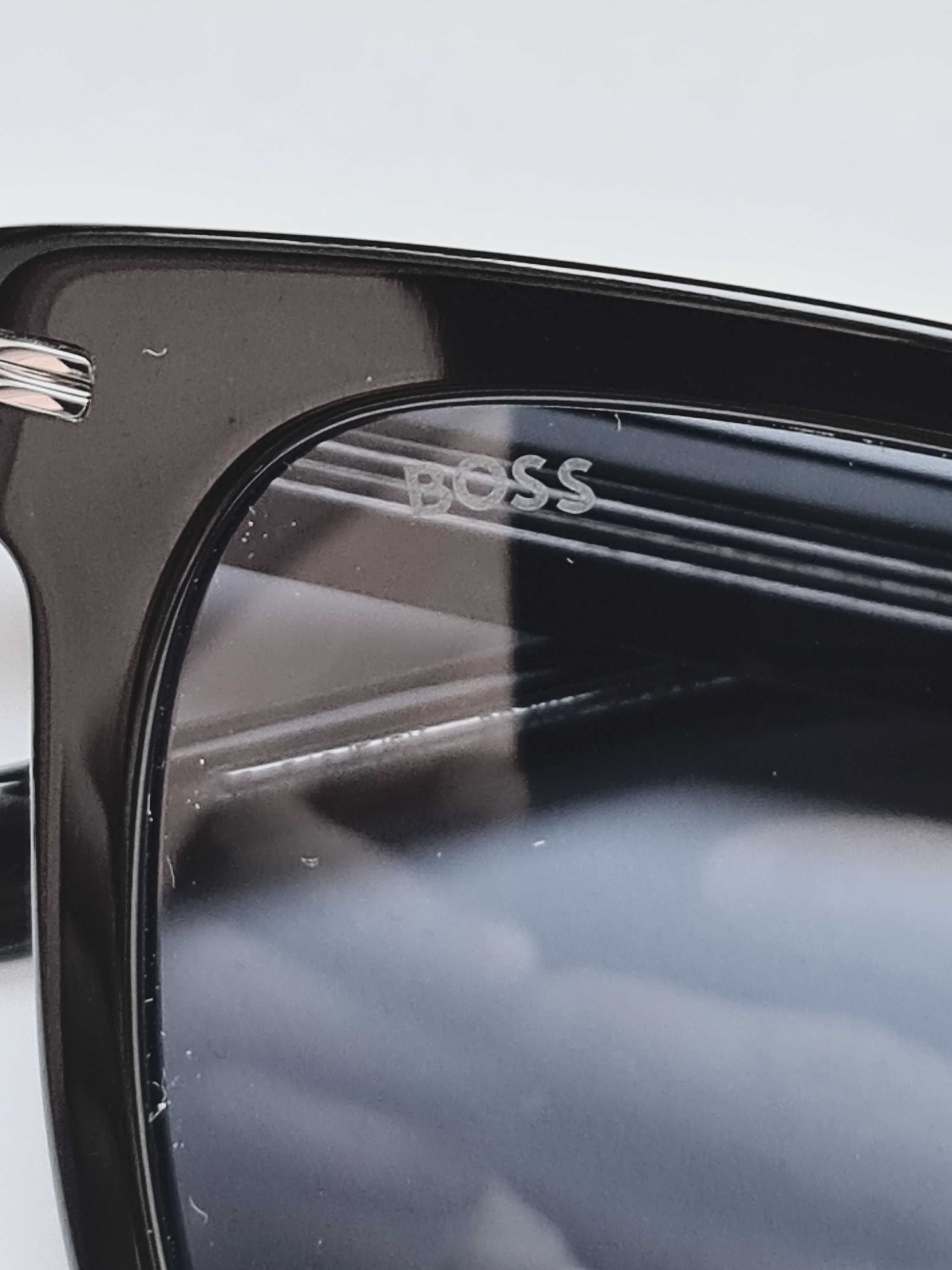 Солнцезащитные очки Hugo Boss