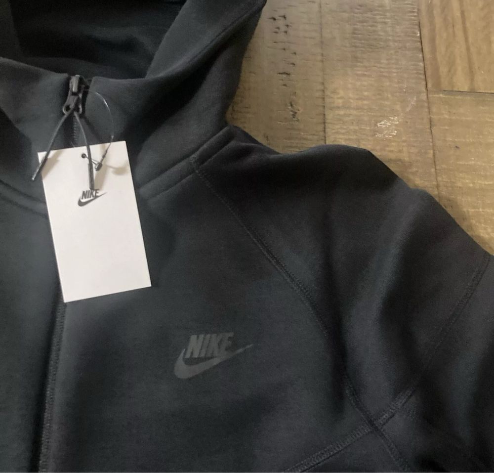 Nije Tech Fleece