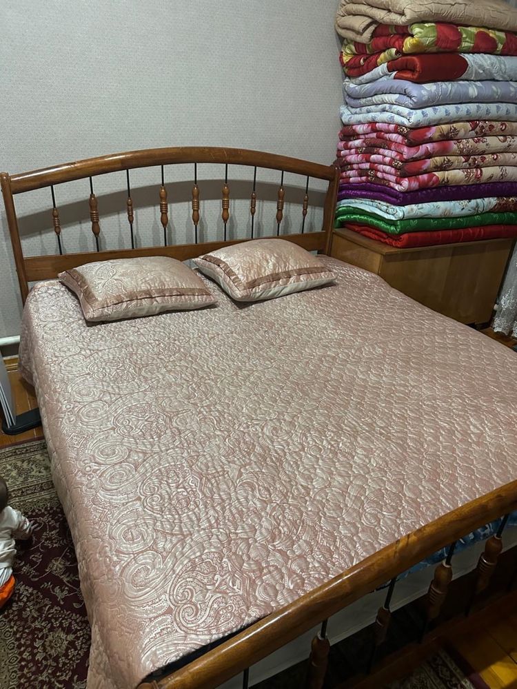 Спальная кровать