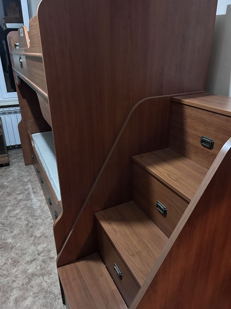 Двухьярусная кровать срочно