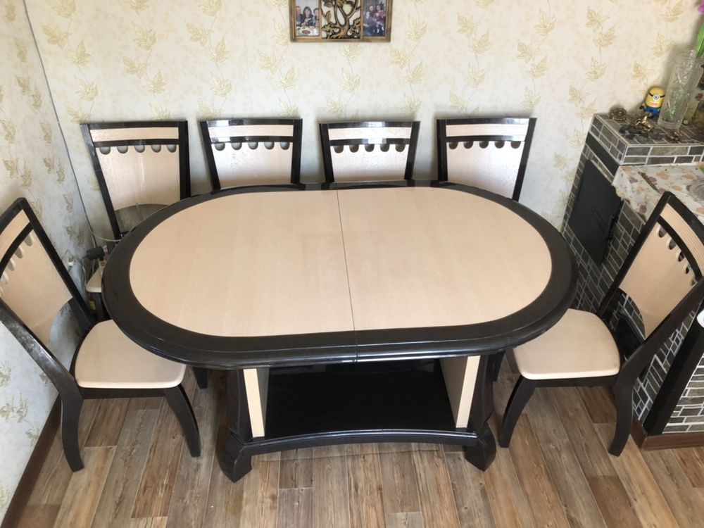Стол в гостинную