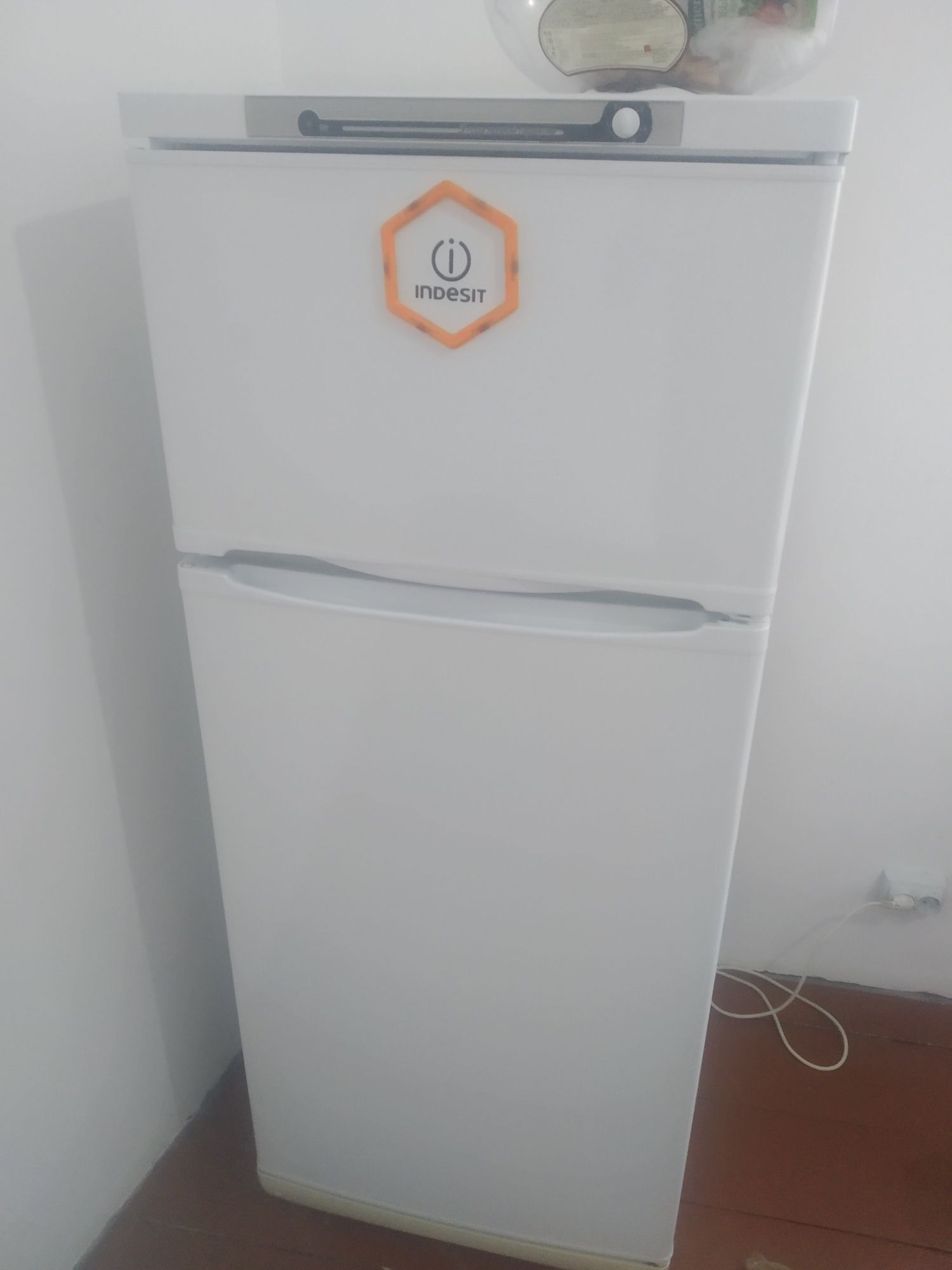 Срочно продам холодильник