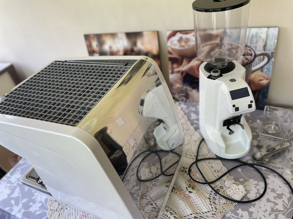 Кофемашина и кофемолка Nuova Simonelli Appia Life