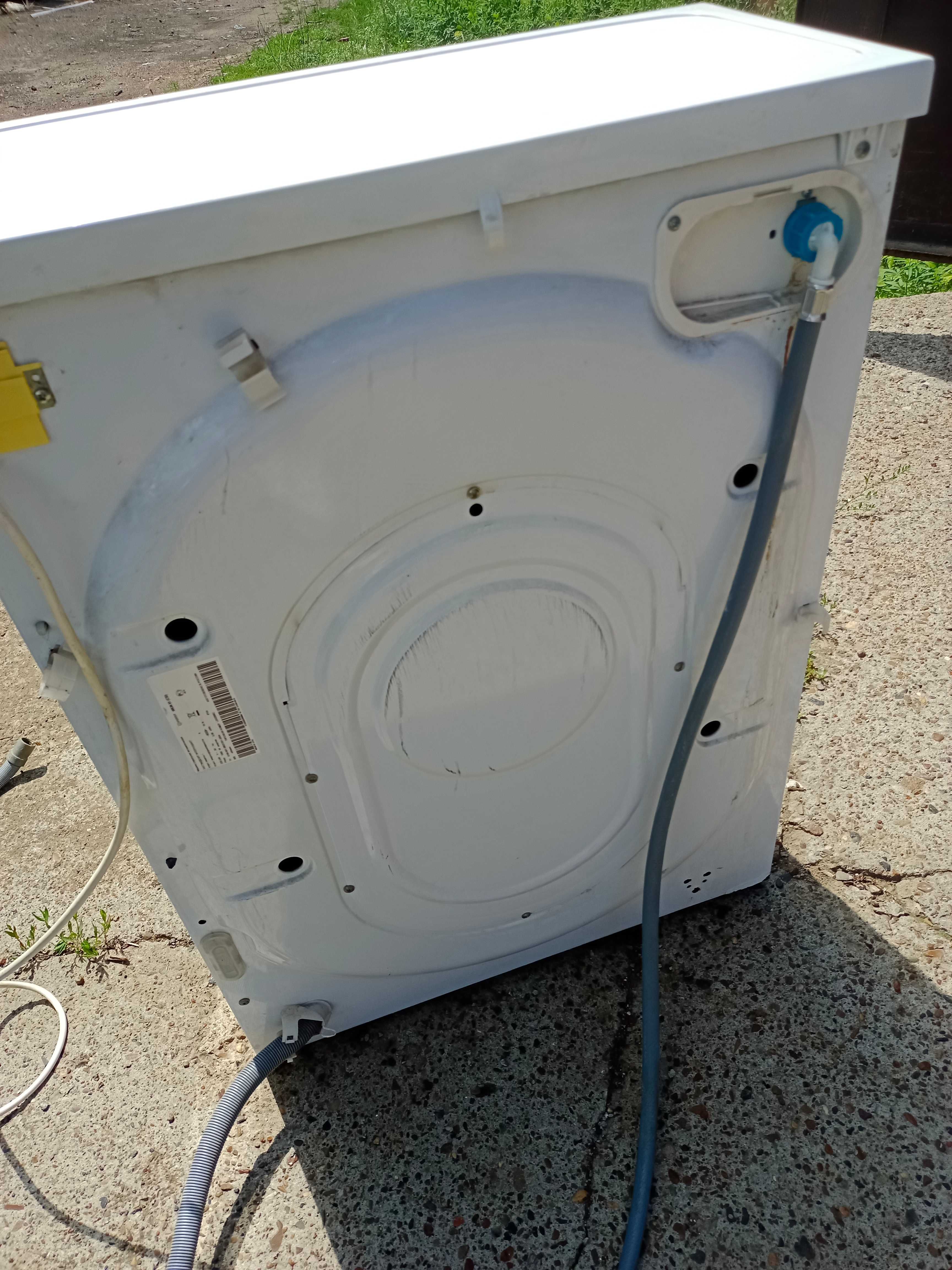 Продам стиральную машину indesit на запчасти