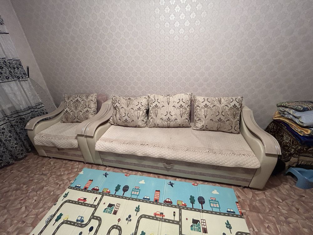 Продается шкаф с комодом.