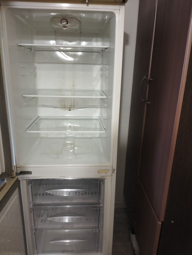 Срочно продается Холодильник 20.000 тг