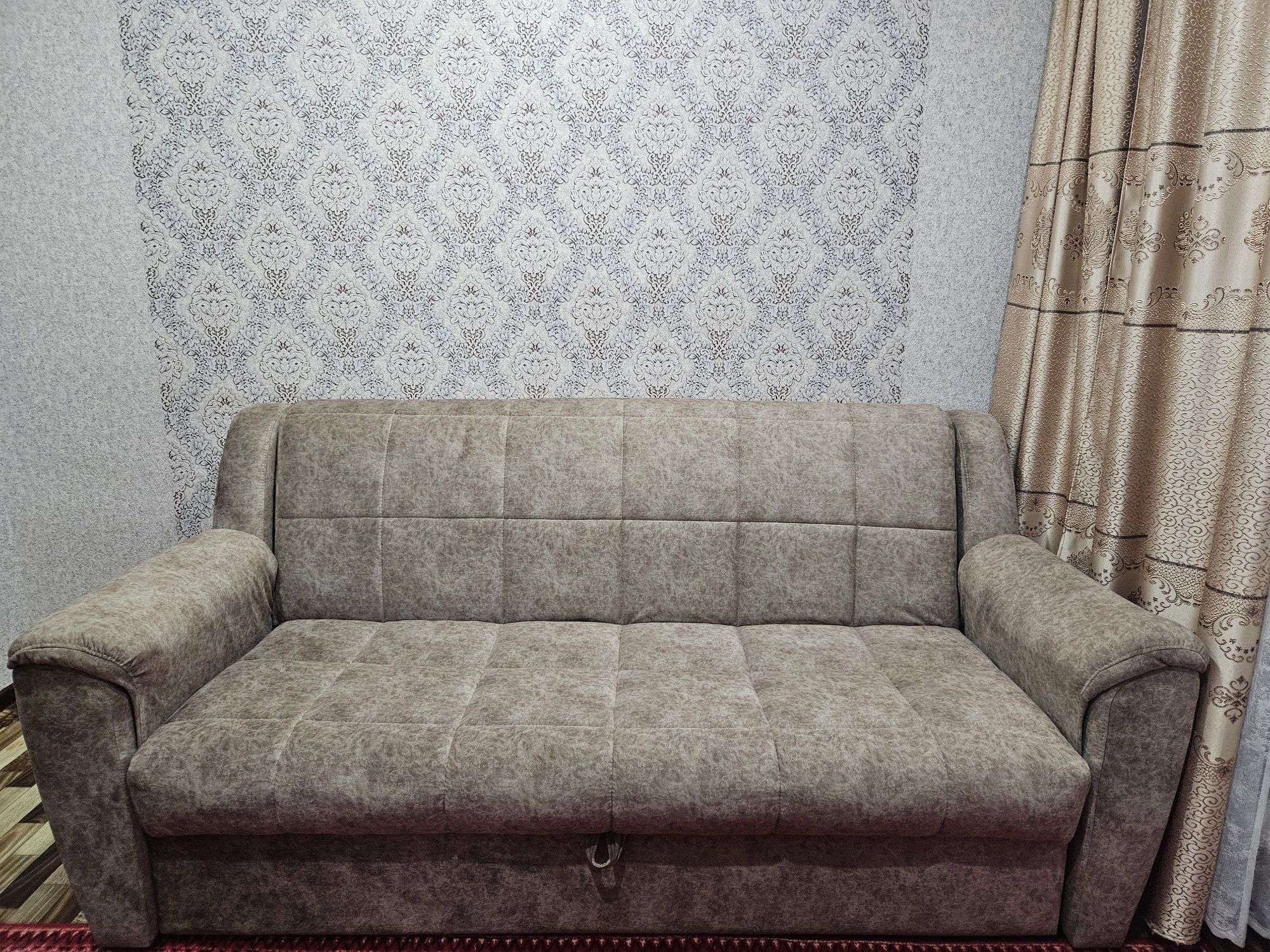 Продам практически новый диван