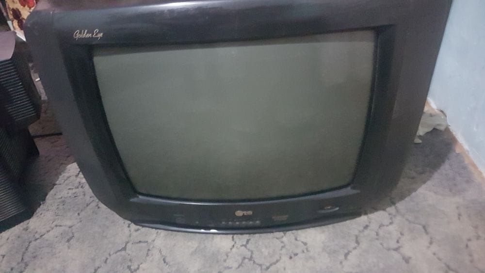 Продаю телевизор  бу LG