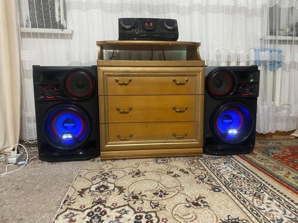 Продам музыкальный центер LG XBOOM