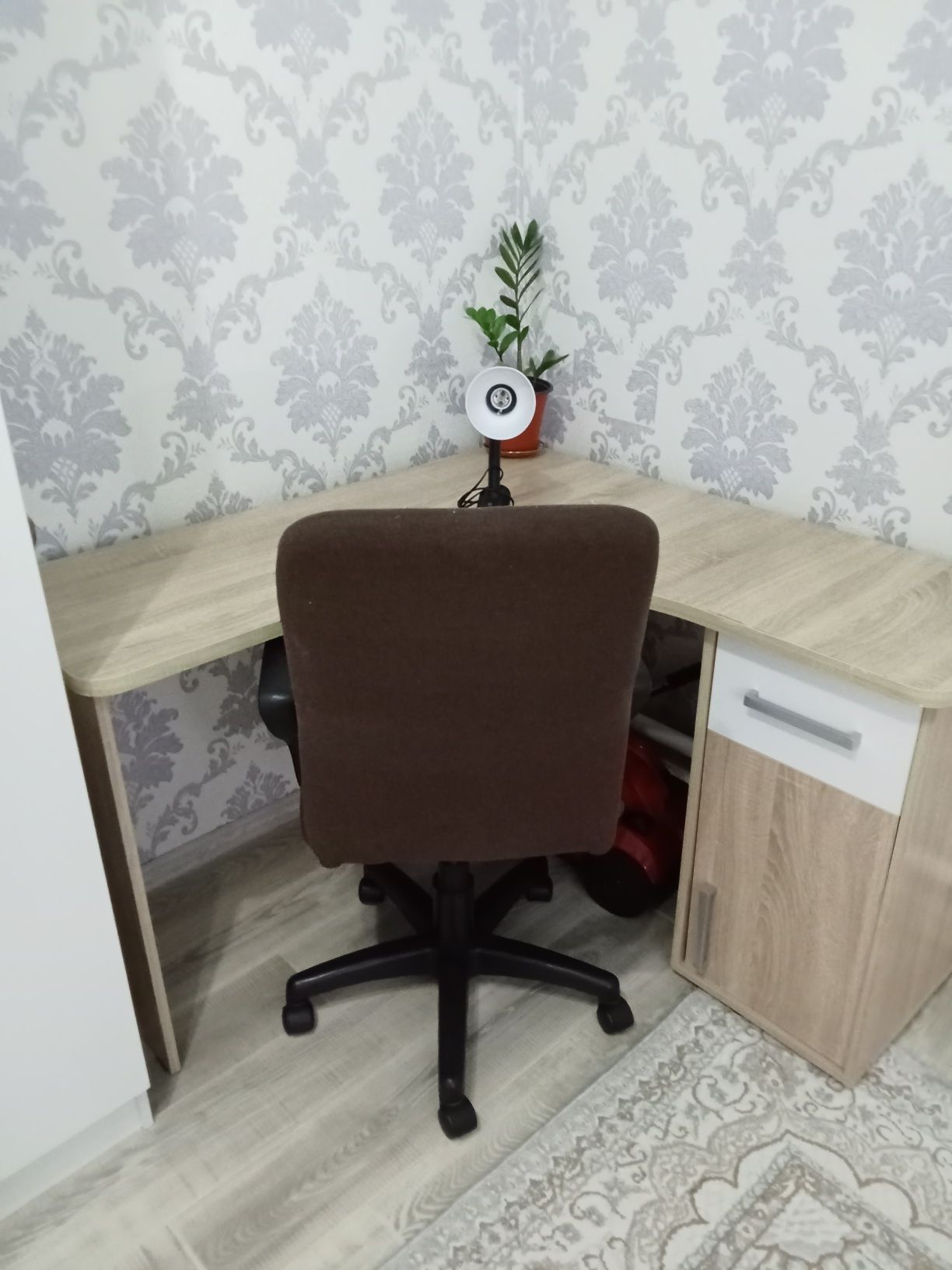 Стол компьютерный
