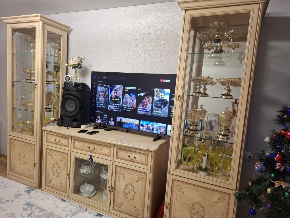 Продам сервант для зала в хорошем состоянии.