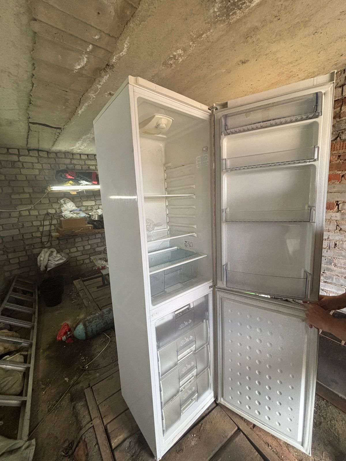 Продам холодильники,Beko 2х камерный,новый компрессор 45.000 хол.к б/у