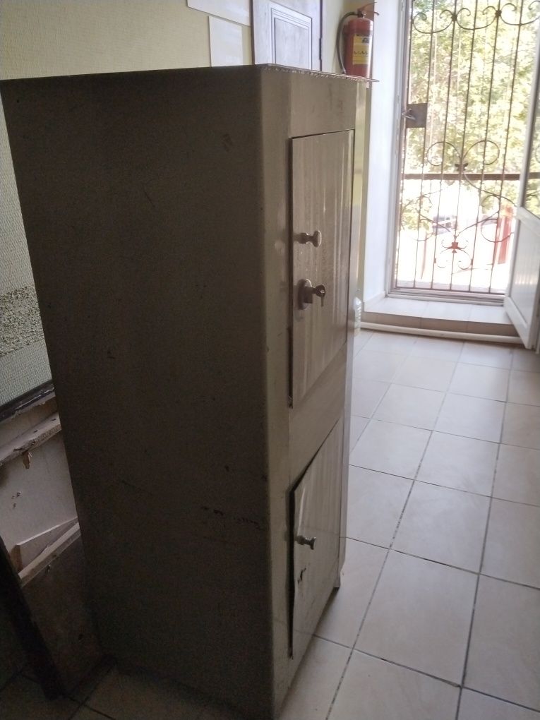 Продается сейф 1500х500х500