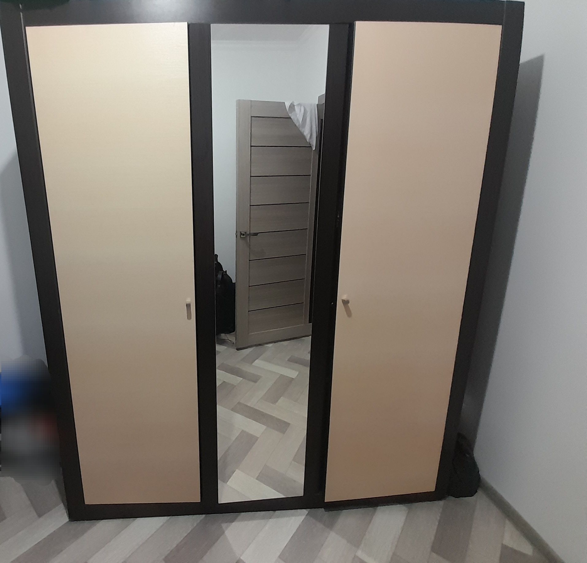 Шифонер трехстворчатый