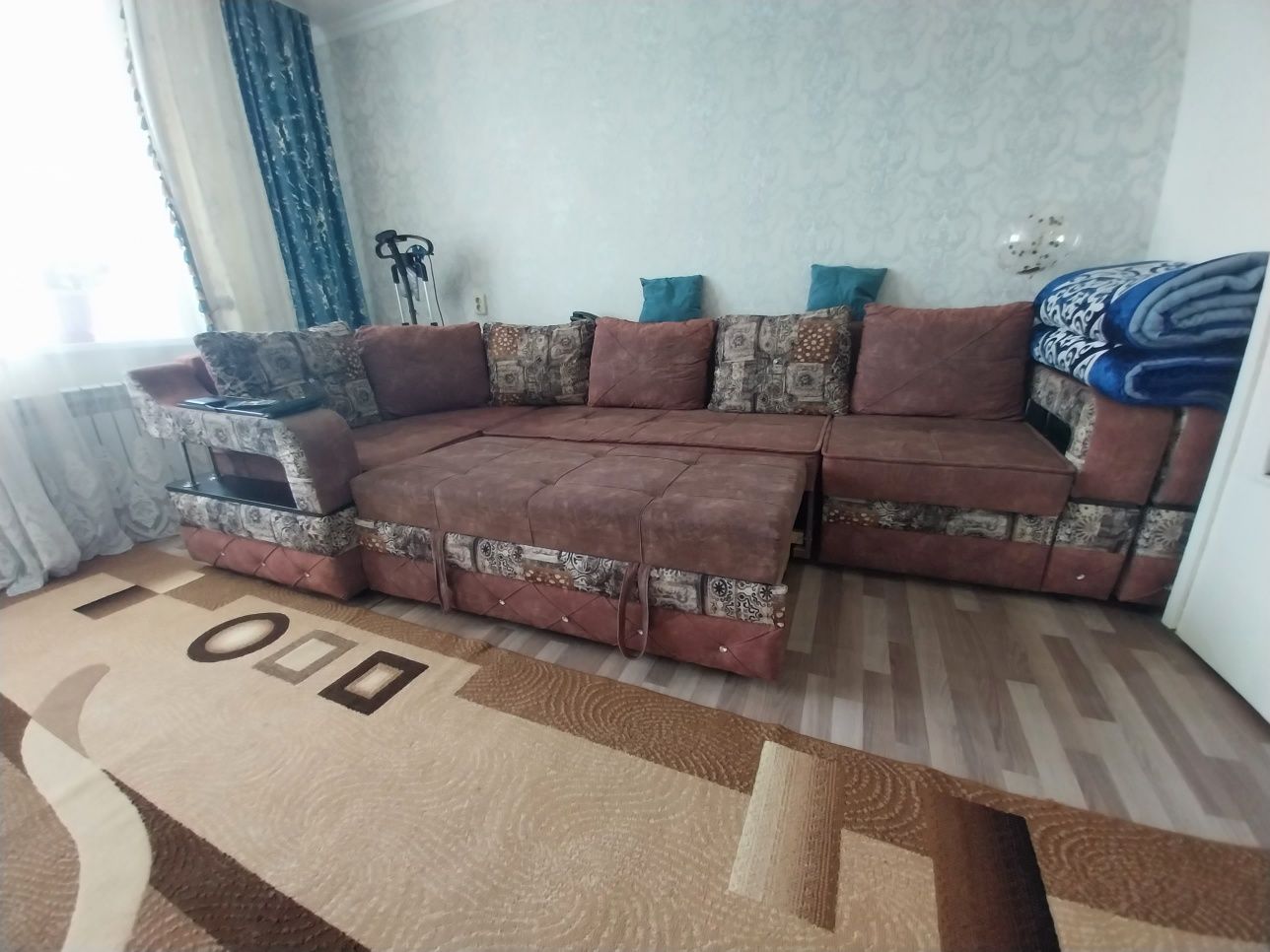 Диван углавой өте жақсы жағдайда
