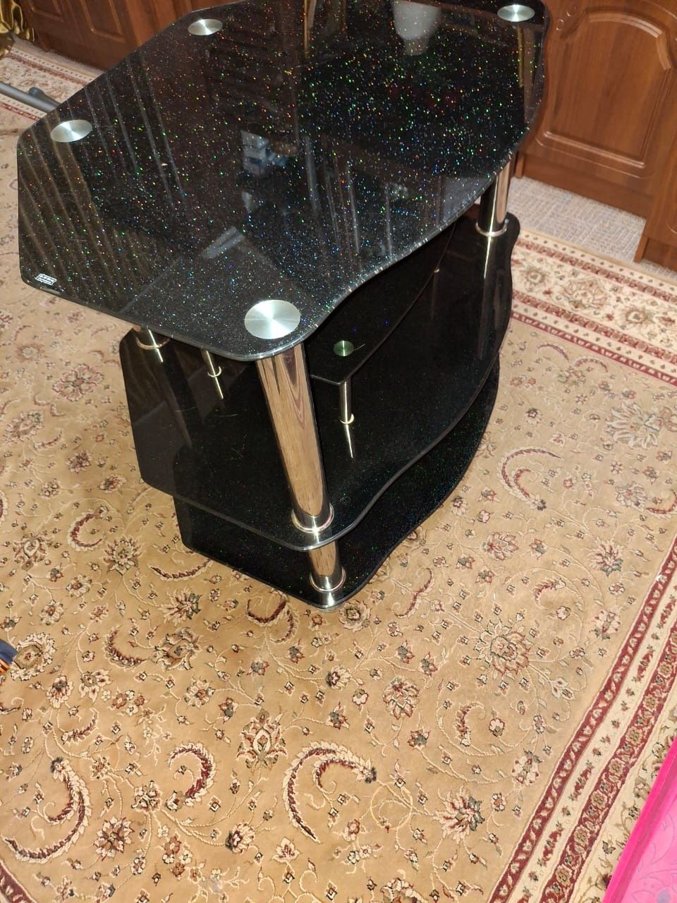 Продам телевизионную тумбочку