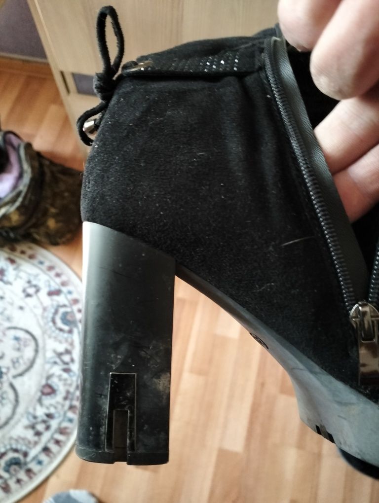 Продам женскую обувь .