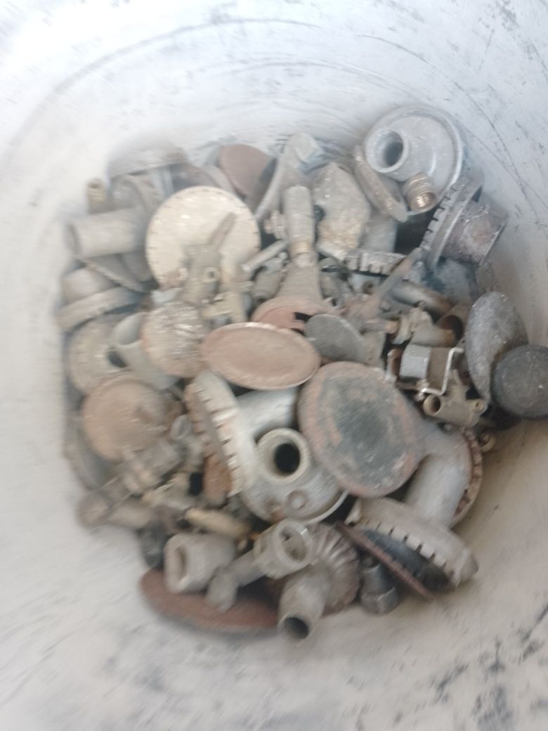 Улица Азаттык дом51   Продам горелки , ручки , запчасти для газплиты.