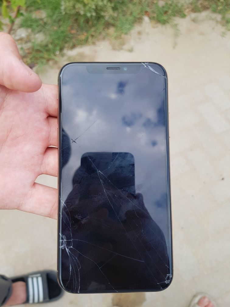 iPhone XS 64Gb ..