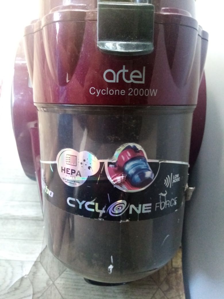 Продам пылесосы  Artell