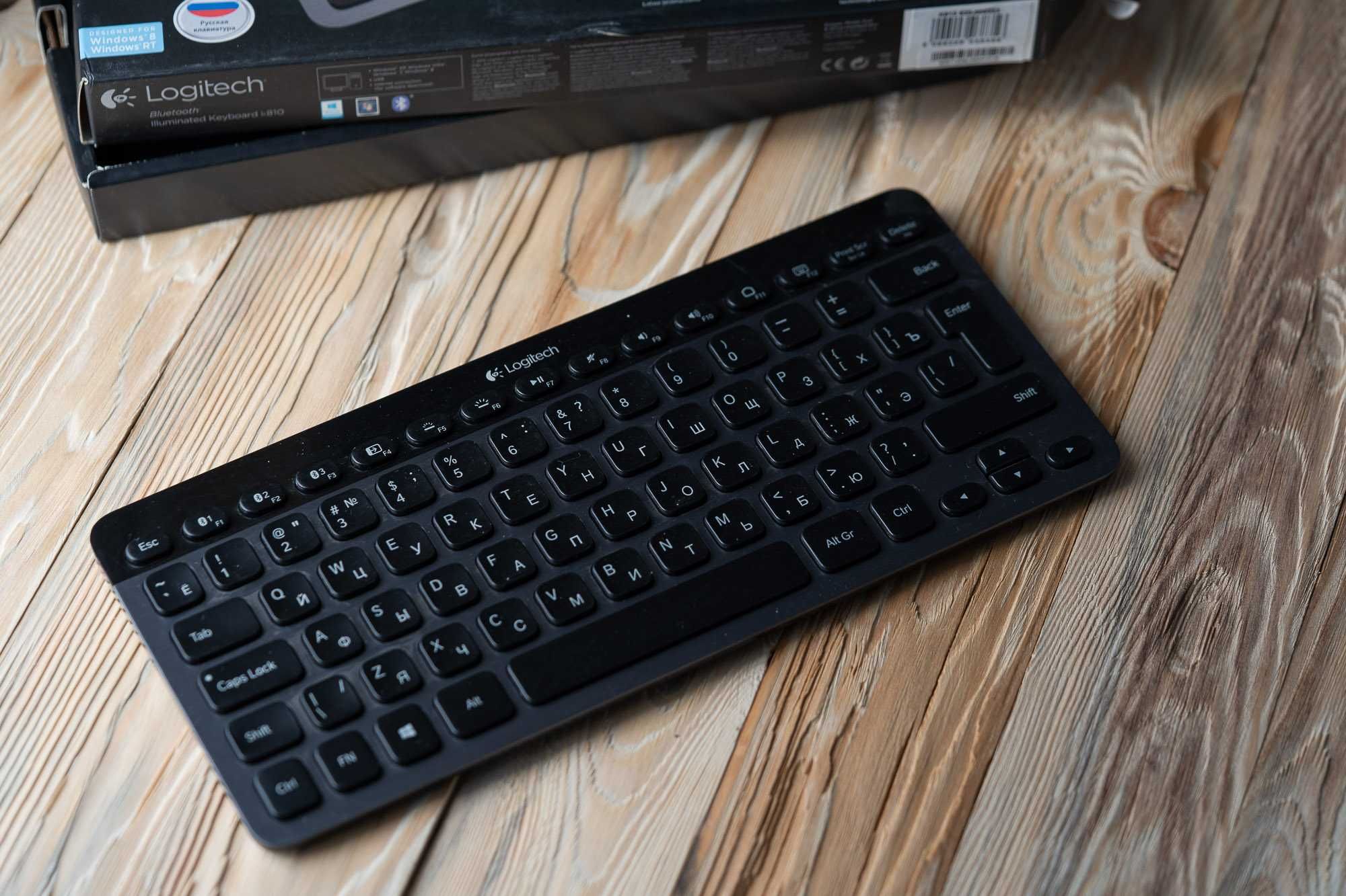 Продам беспроводную блютуз клавиатуру Logitech K810, с подсветкой