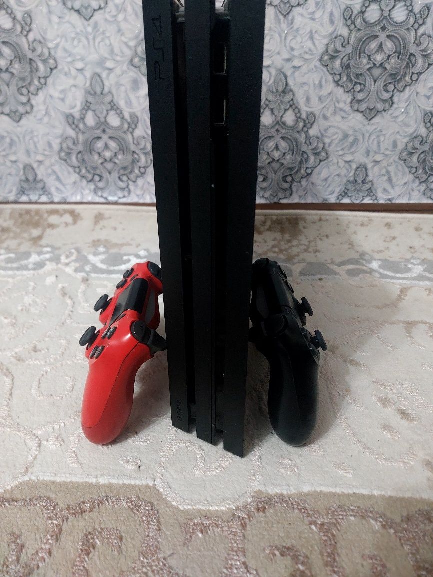Продам PlayStation 4 на 1 ТБ

Продаю игровую приставку PlayStation 4 (