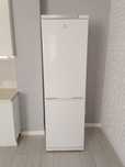 Продам холодильник indesit