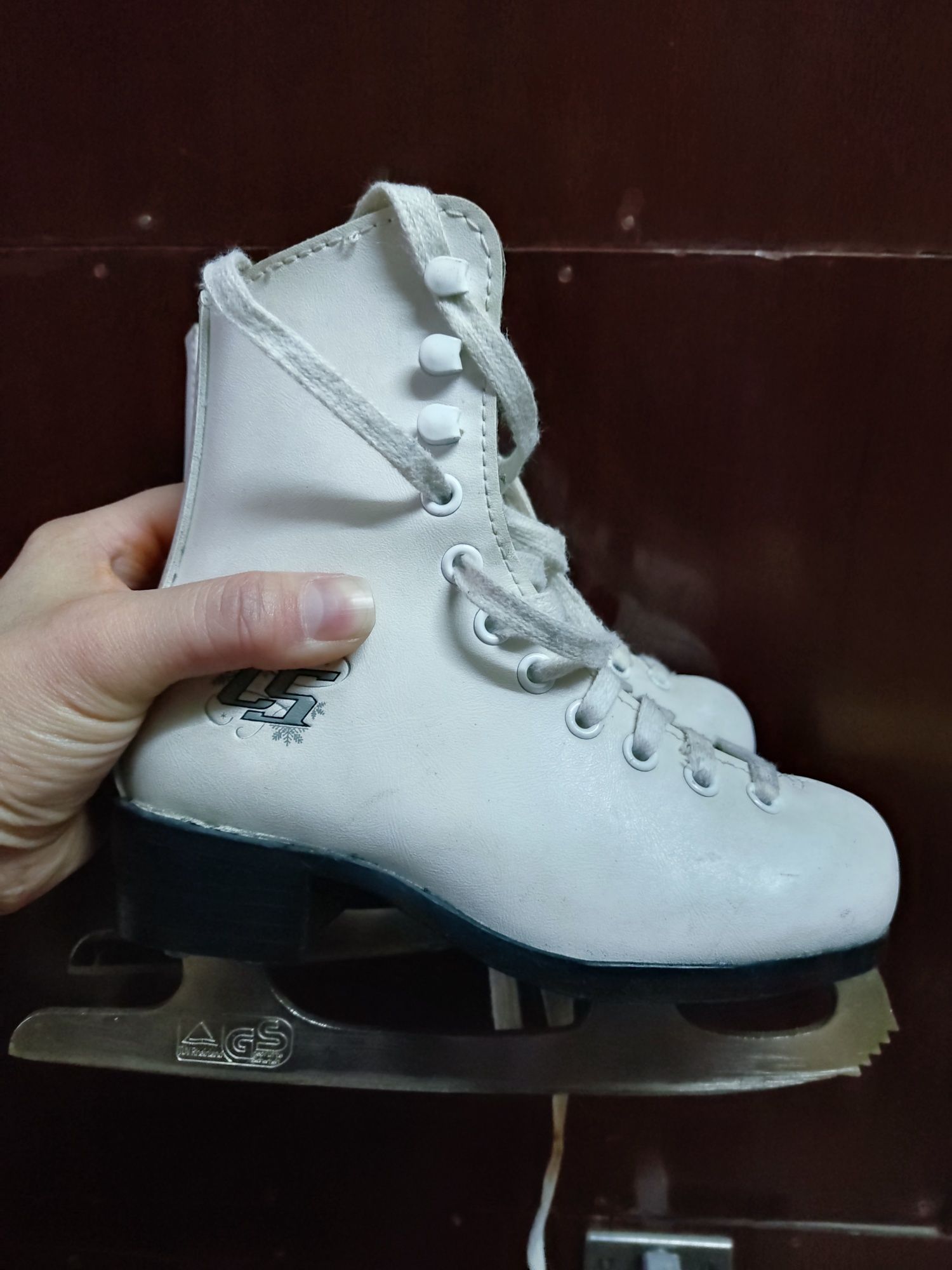 Продам детские фигурные коньки.