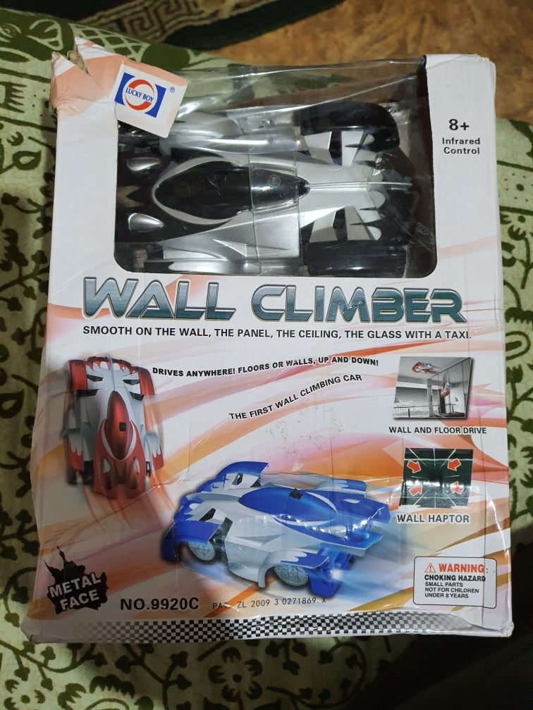Машинка антигравитационная Wall climber Черная