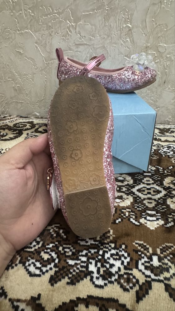Продам детские туфли розового цвета