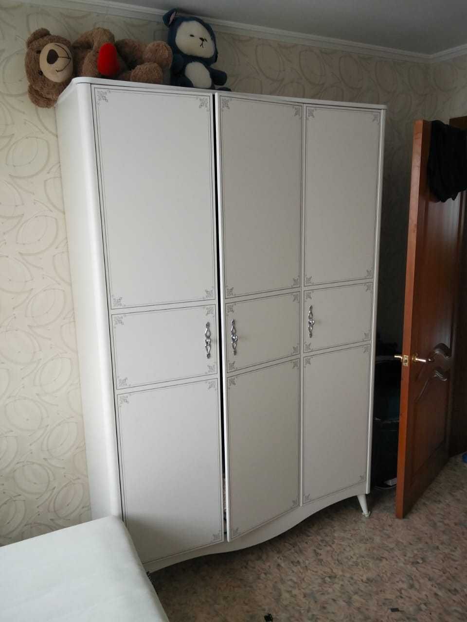 Продам спальный гарнитур