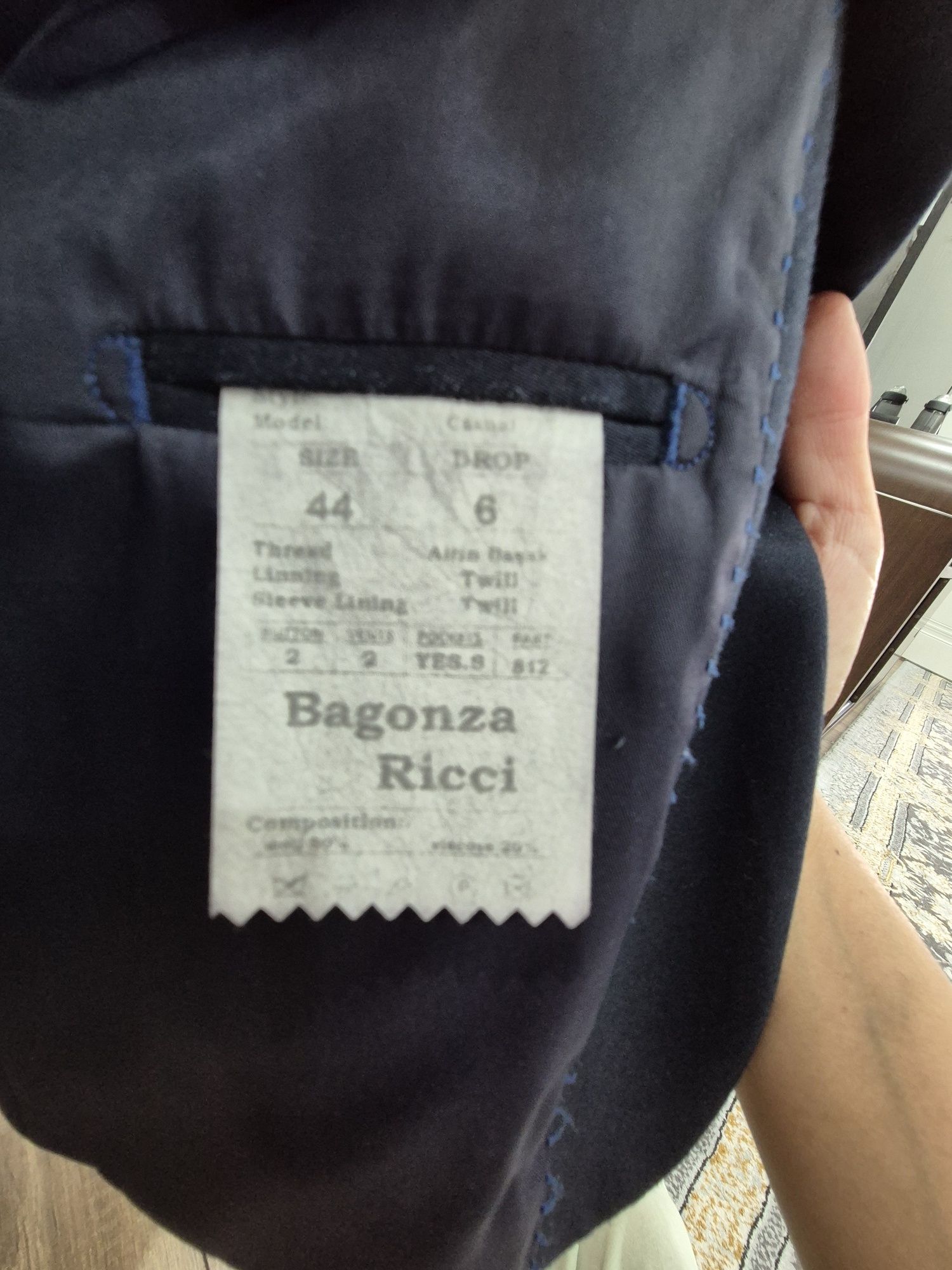 Продам костюм двойку на подростка
