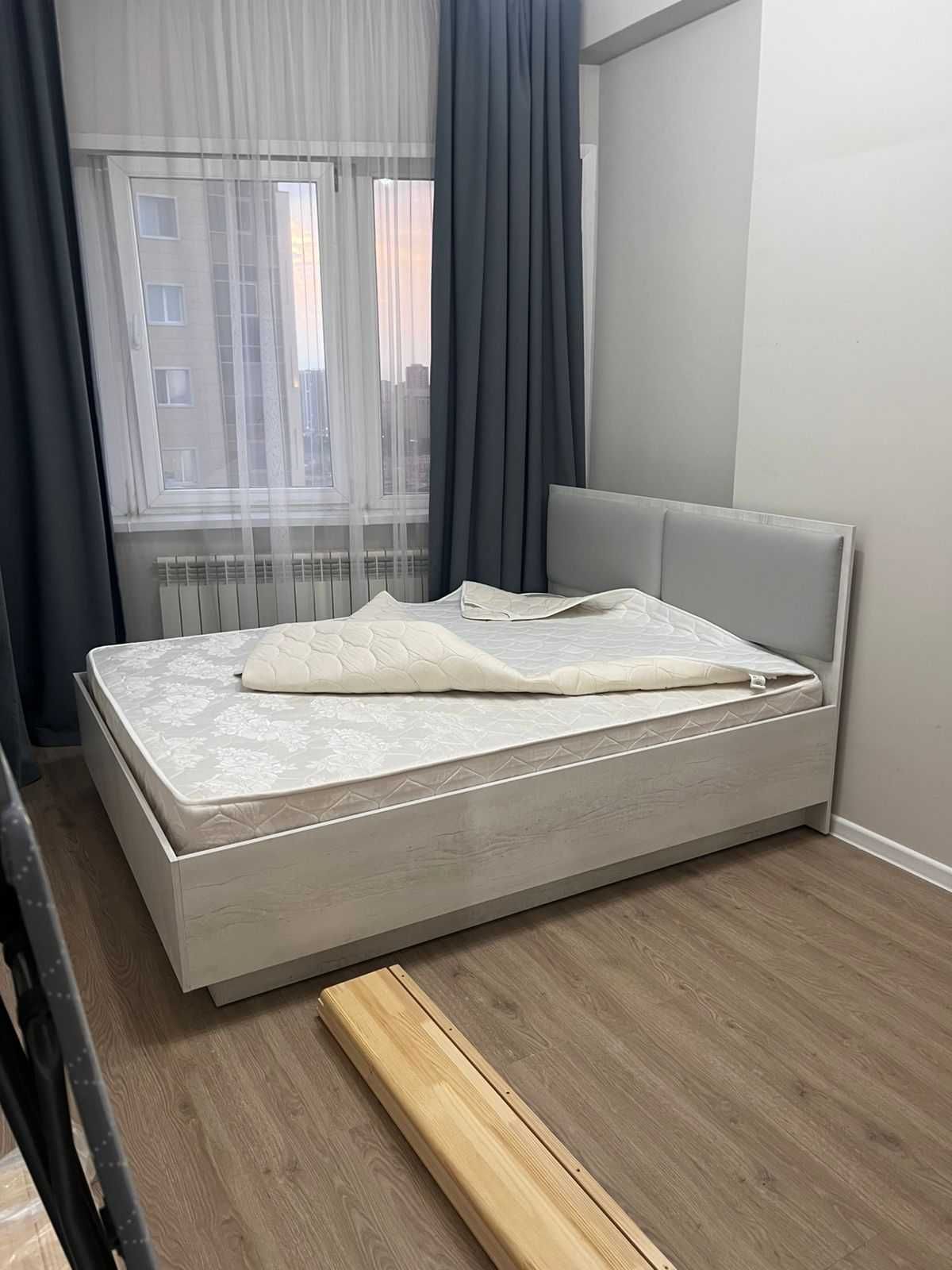 Двуспальная кровать 160х200, б/у.