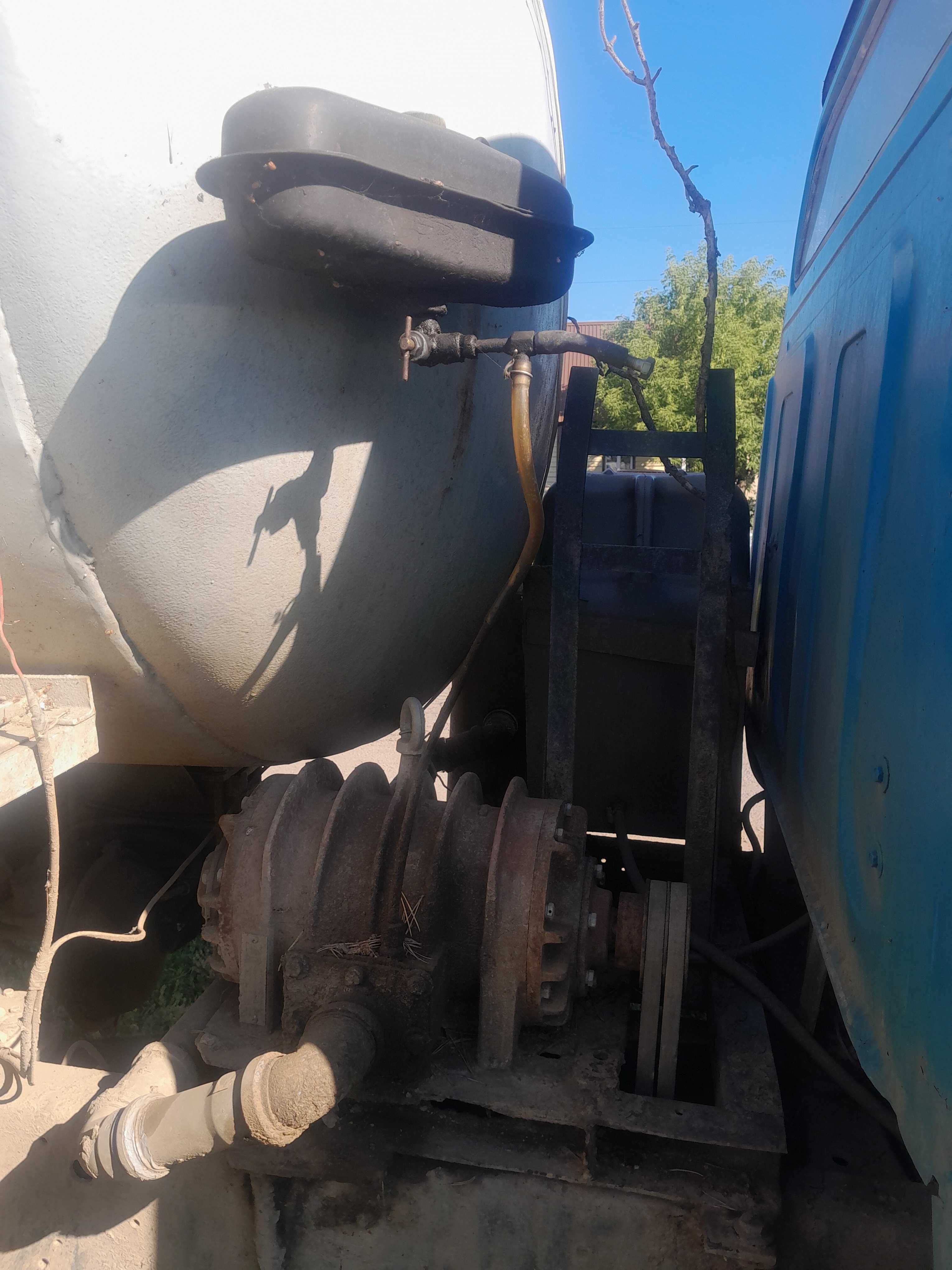 Продам две машины Газ53 ассенизатор