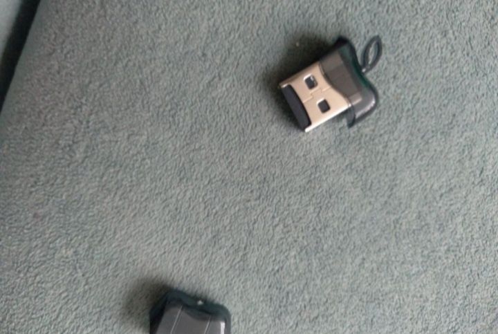 Продам микро карту 64Gb с переходником USB с виндой для установки