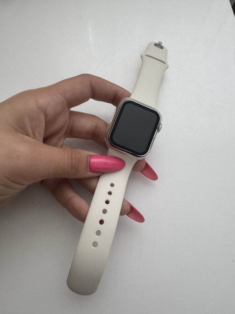 Продам часы Apple Watch SE 2024 40 mm.