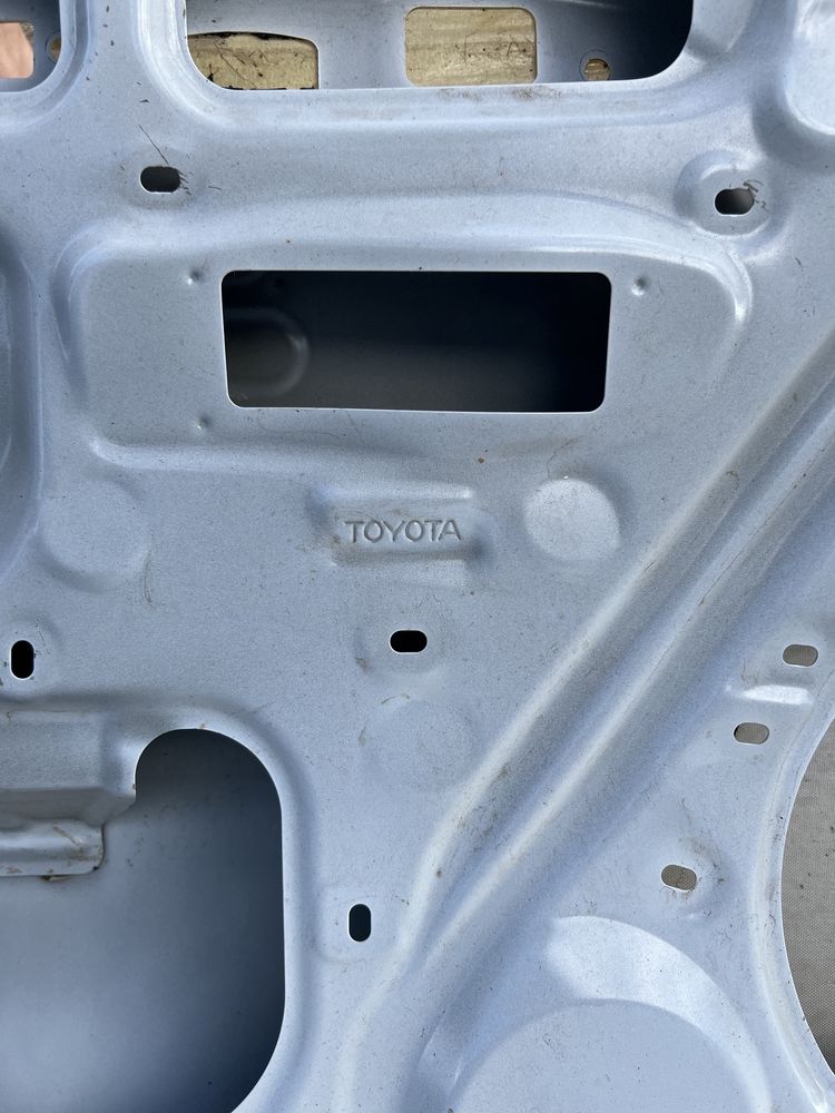 Продам крышку багажника toyota rav4 оригинал