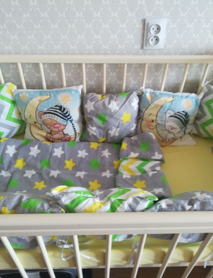 Продам бортики в детскую кроватку.