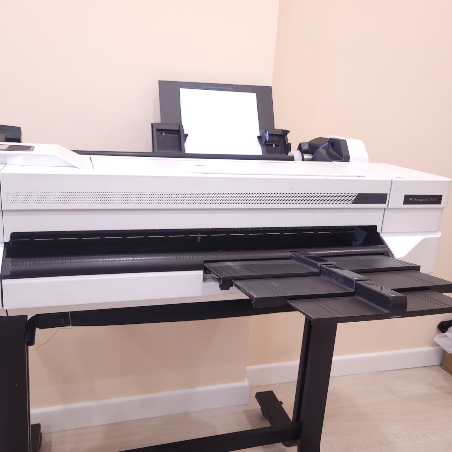 Продам плоттер HP DesignJet T525 (24 дюймов)